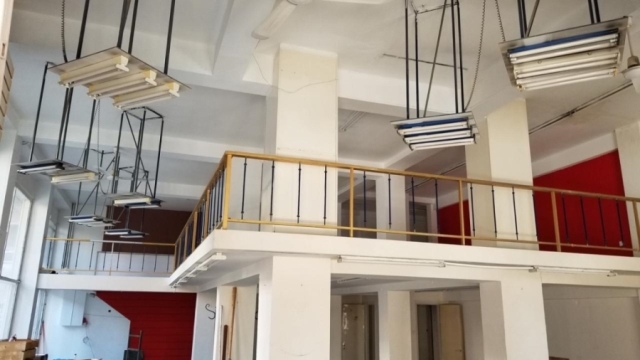 (Προς Πώληση) Επαγγελματικός Χώρος Κατάστημα || Αθήνα Κέντρο/Αθήνα - 590 τ.μ, 270.000€ 